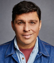 Daniel Headshot