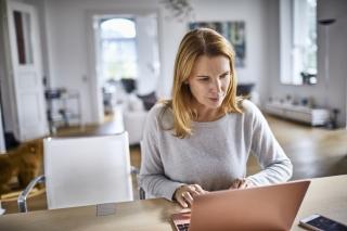 woman using CER toolkit