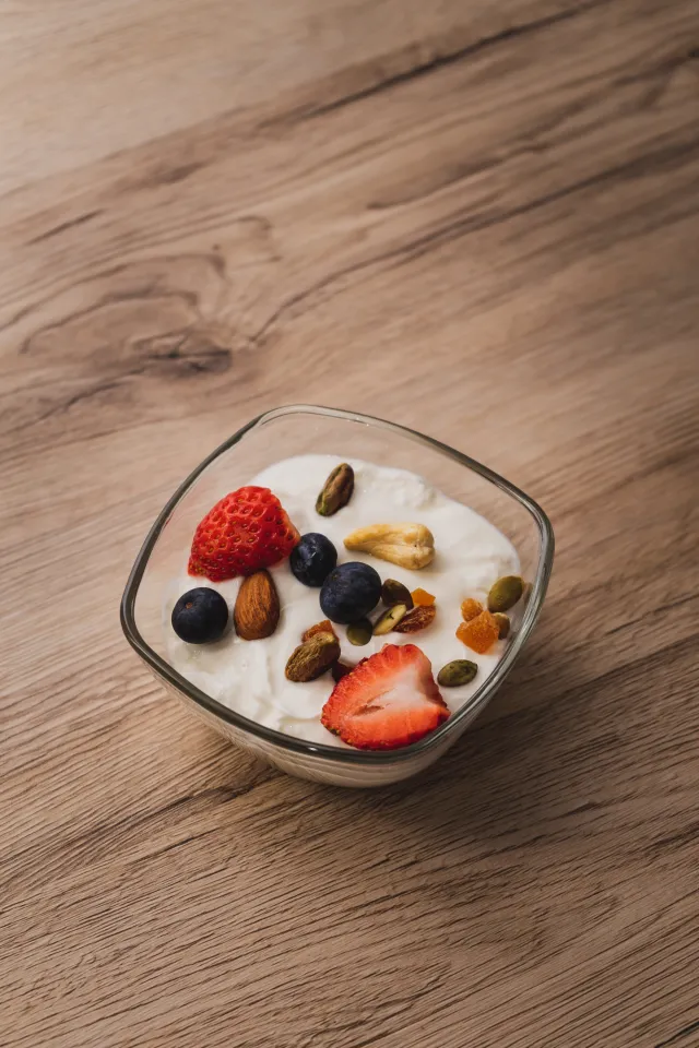 Strawberry and blueberry yogurt parfait