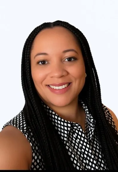 Rochelle Headshot
